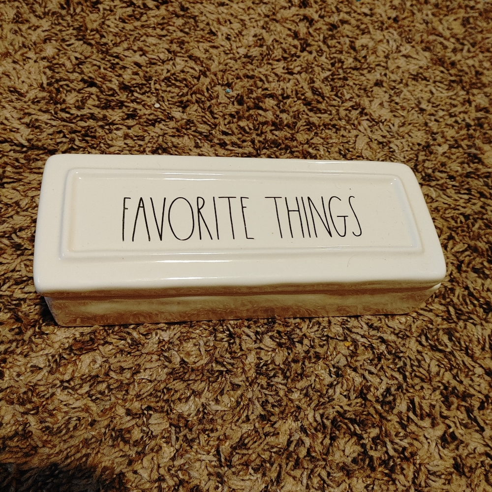 Rae Dunn "favorite things" dish with lid